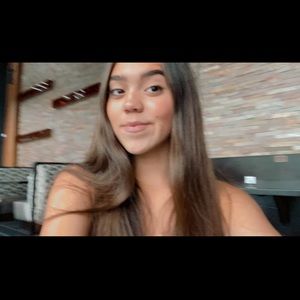 Meet your Posher, Alexis